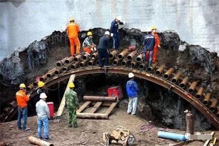 江北隧道钢花管支护案例